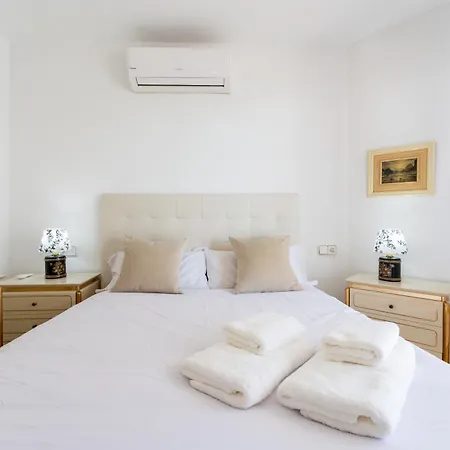 Tropico Carihuela View & Parking * Торремолинос