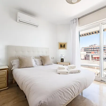 Tropico Carihuela View & Parking Торремолинос