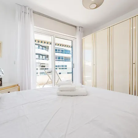Tropico Carihuela View & Parking * Торремолинос